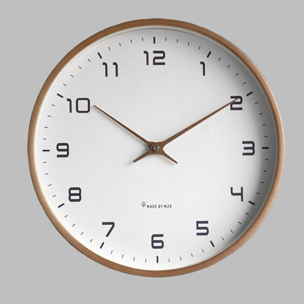 Reloj de madera escandinavo