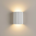 Luz de Pared Escultural Estriada Stria - Aplique Moderno de Resina para Iluminación Ambiental