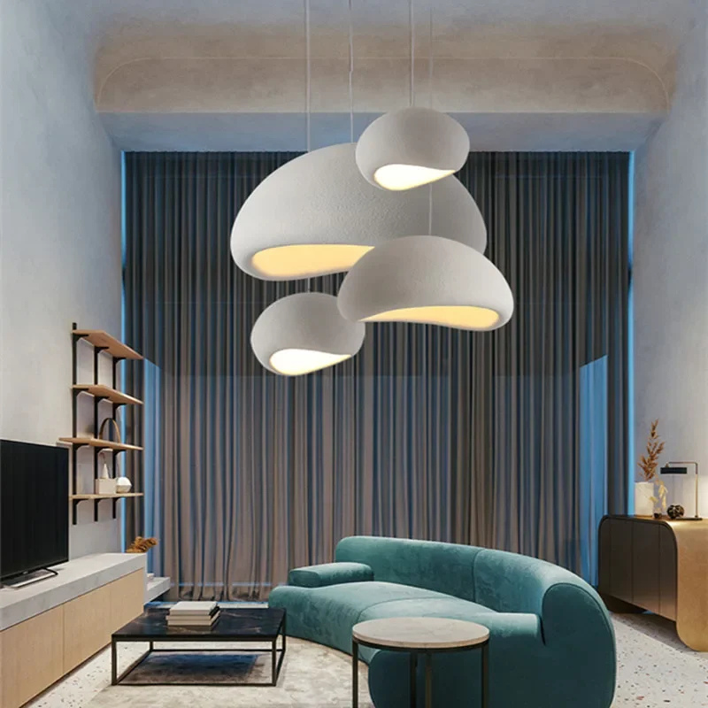 Lámpara colgante minimalista para una atmósfera residencial tranquila