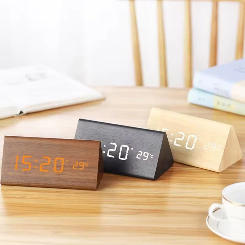 Despertador Digital Moderno con Pantalla LED de Aspecto de Madera y Control por Voz
