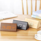 Despertador Digital Moderno con Pantalla LED de Aspecto de Madera y Control por Voz
