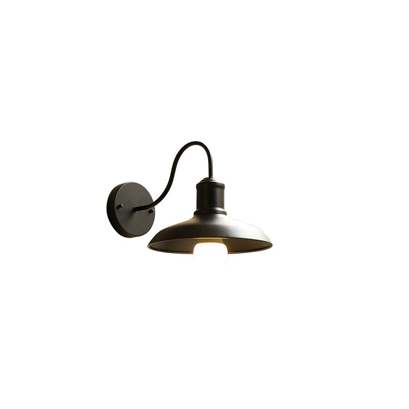 Lámpara de pared exterior curva de hierro impermeable Retro Loft Dome 1 luz | Brehn