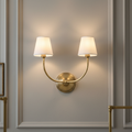 Aplique de Pared Doble Cadence con Brazos de Latón y Pantallas de Tela