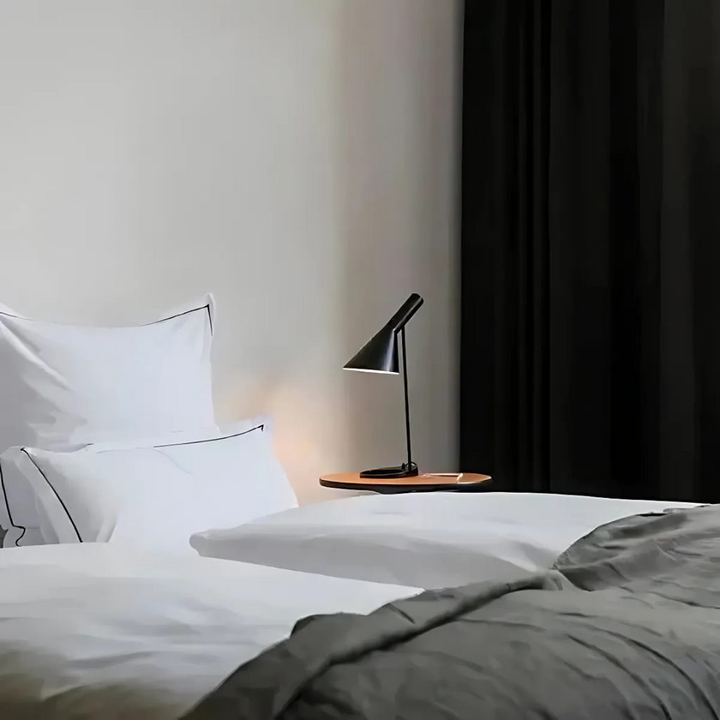 Veya | Lámpara de mesa moderna para escritorio y mesita de noche
