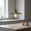 Lámpara Colgante Elegante en Forma de Pétalo - Pantalla de Vidrio Estriado y Accesorio de Latón para Iluminación de Cocina