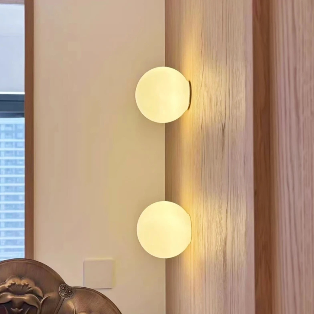 Luz de Pared Solsticio - Aplique de Vidrio Esmerilado Moderno para Interiores Minimalistas