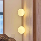 Luz de Pared Solsticio - Aplique de Vidrio Esmerilado Moderno para Interiores Minimalistas