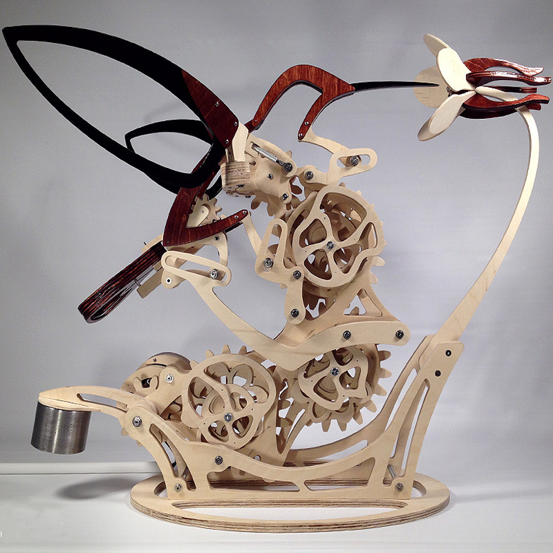 BowLift | Escultura cinética de colibrí de madera