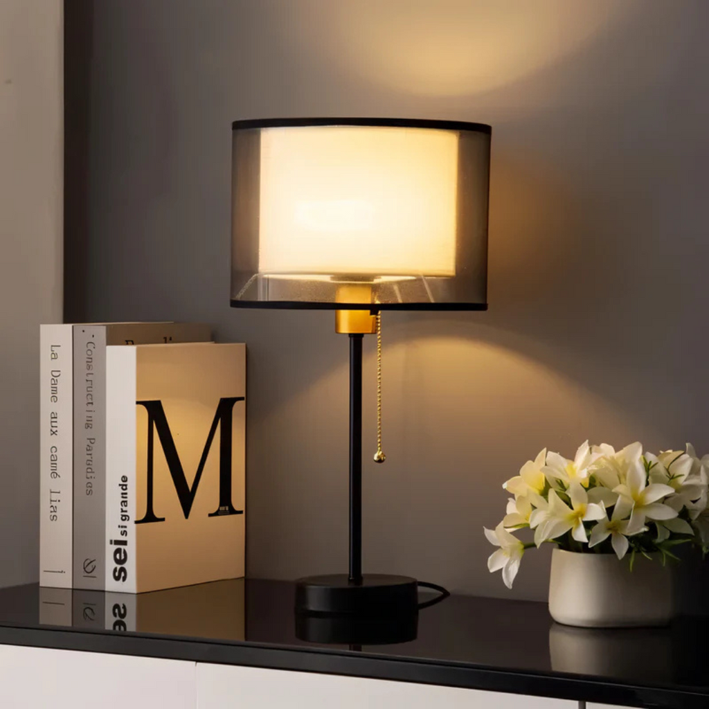 Serenya | Lámpara de mesa moderna con pantalla de tela
