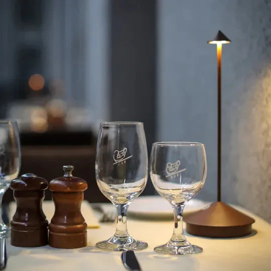 Lámpara de mesa LED minimalista - Iluminación inalámbrica a prueba de agua y regulable