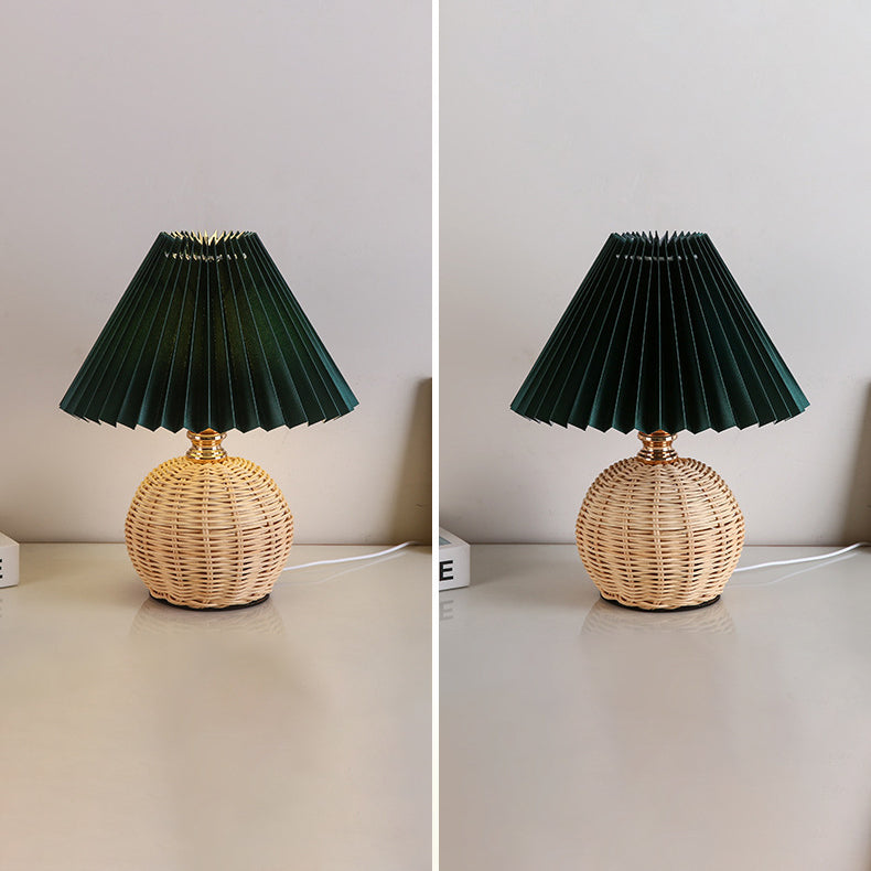 Lámpara de Mesa LED Nórdica RattaLume | Base de Ratán Tejido y Pantalla de Tela Plegable | Luz Ambiental | Decoración para el Dormitorio