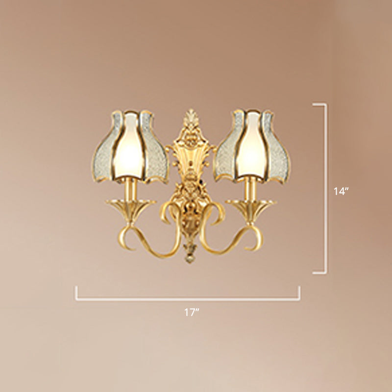 Luz de Montaje en Pared de Latón Bud, Luz de Pared de Vidrio de Esquina Tradicional para Sala de Estar | Brehn