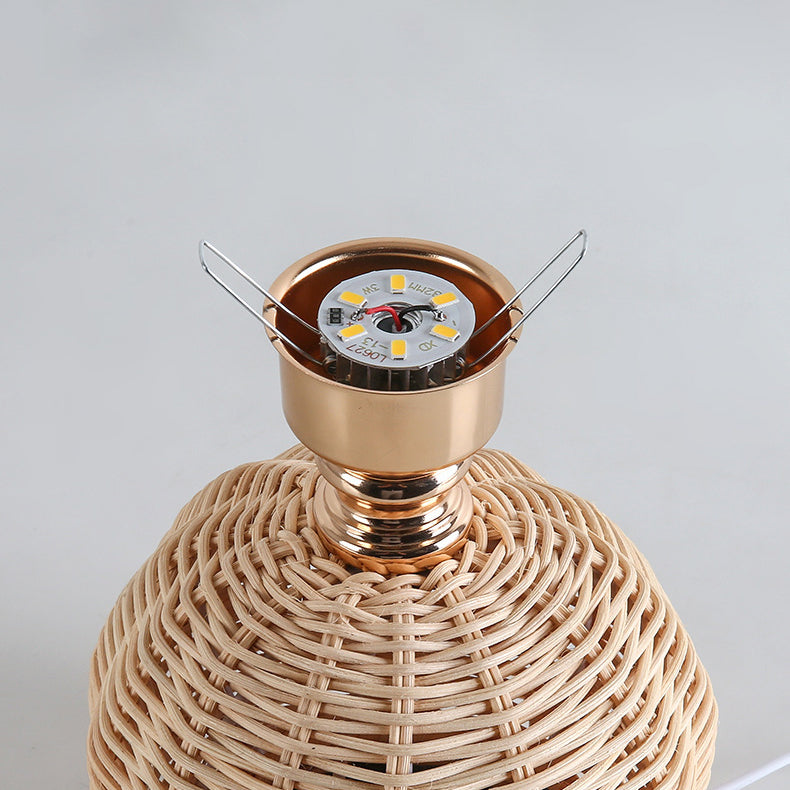 Lámpara de Mesa LED Nórdica RattaLume | Base de Ratán Tejido y Pantalla de Tela Plegable | Luz Ambiental | Decoración para el Dormitorio