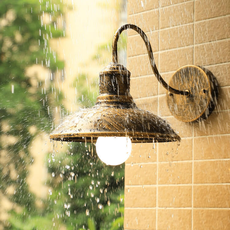 Lámpara de pared exterior curva de hierro impermeable Retro Loft Dome 1 luz | Brehn