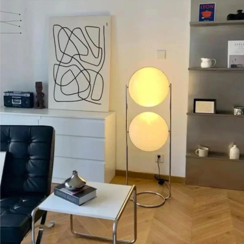 Colección Orbis | Lámpara de Pie Moderna y Elegante con Marco de Cromo para Decoración de Sala de Estar