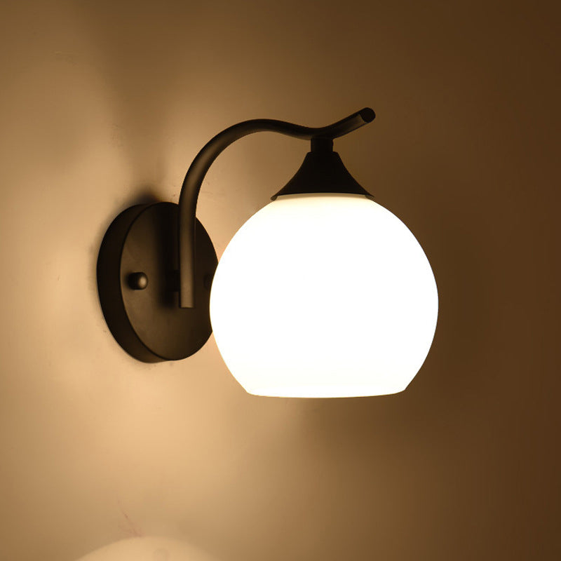 Lámpara de pared de cúpula de vidrio opalino satinado estilo sencillo para pasillo | Brehn
