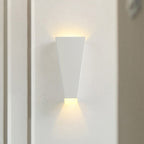 Estilo simplista de luz de pared trapezoidal de aluminio cálido/blanco, iluminación LED de lámpara de noche en negro/blanco