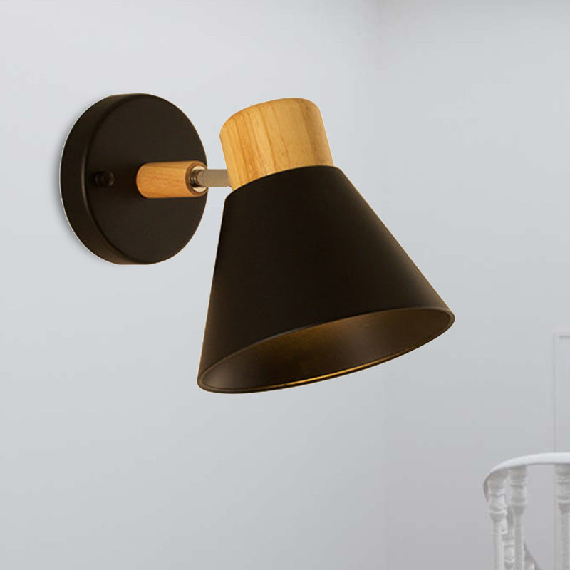 Luz de pared de estilo nórdico con pantalla cónica, montaje en pared, metal y madera, 1 bombilla, lámpara de noche giratoria en negro/blanco | Brehn