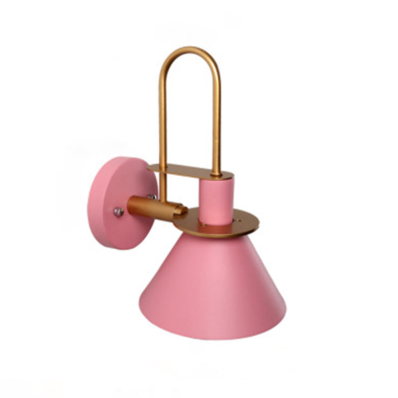 Lámpara de pared estilo macaroon de montaje en pared de metal, lámpara colorida para habitaciones de hotel | Brehn
