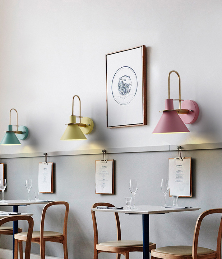 Lámpara de pared estilo macaroon de montaje en pared de metal, lámpara colorida para habitaciones de hotel | Brehn
