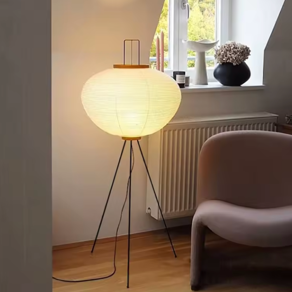 Yūgen | Lámpara de Pie Tripode Minimalista Moderna con Pantalla de Papel de Morera