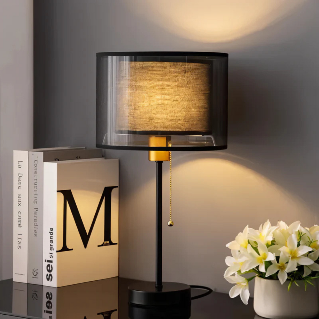 Serenya | Lámpara de mesa moderna con pantalla de tela