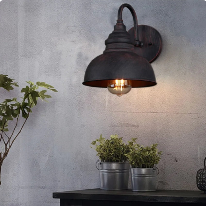 EverGlow – Lámpara de Pared Exterior Impermeable y Sostenible con Estilo Clásico