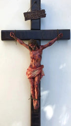 Hecho a Mano - Cruz Realista de Cristo