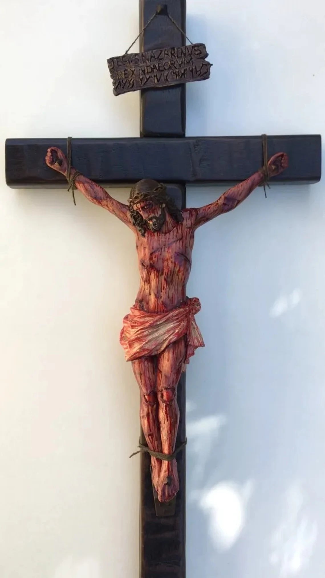 Lisslune | Hecho a Mano - Cruz Realista de Cristo