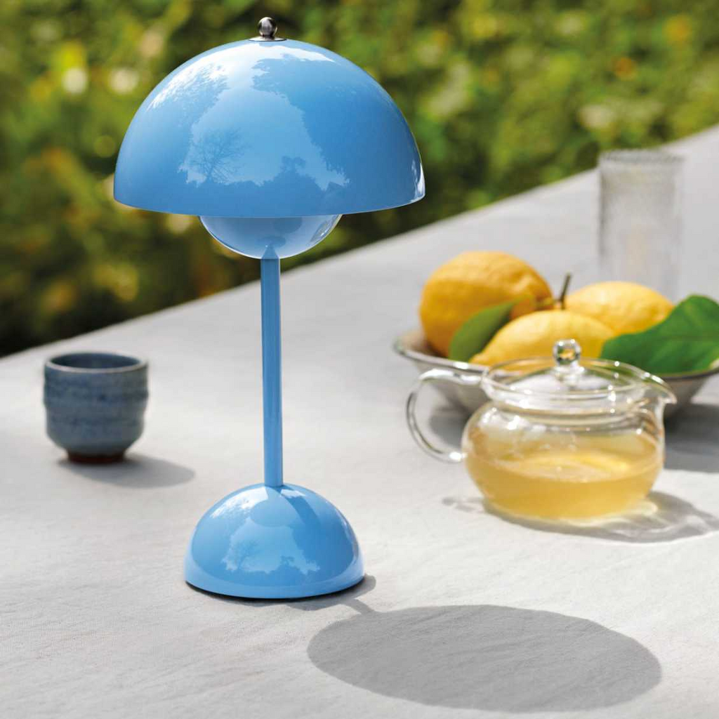 LunarGlow - Lámpara de mesa LED para un interior ambiental