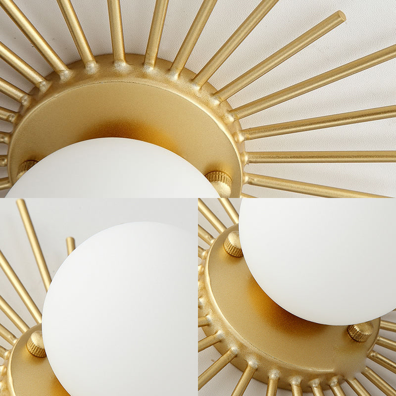 Lámpara de techo con cuerpo de vidrio satinada en diseño dorado