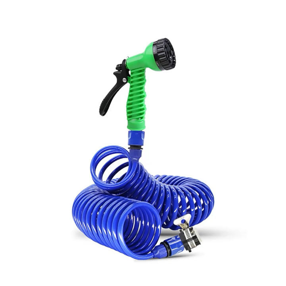 Manguera en espiral compacta con conexiones rápidas para riego de plantas
