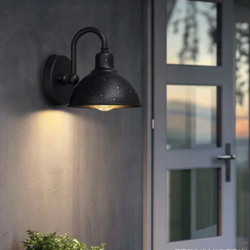EverGlow – Lámpara de Pared Exterior Impermeable y Sostenible con Estilo Clásico