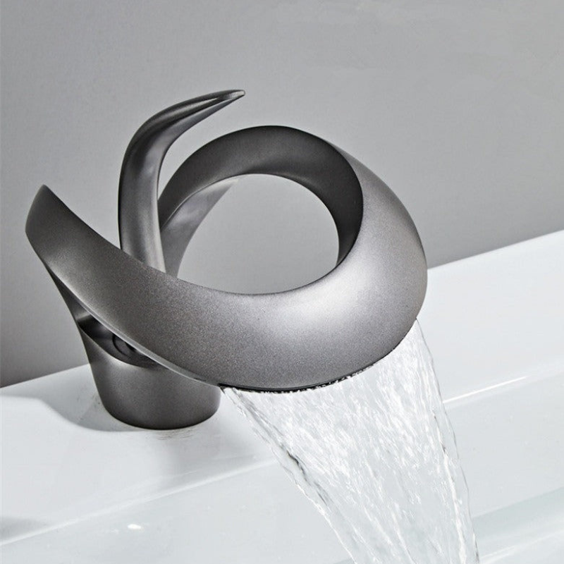 PureFlow – Grifo de baño curvado moderno con salida de cascada