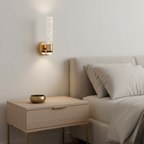 Luz de Pared de Cristal Glamuroso - Aplique Elegante con Marco de Metal para Decoración Moderna