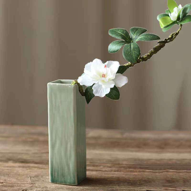 VaseAura – Jarrón Decorativo con Diseño Creativo