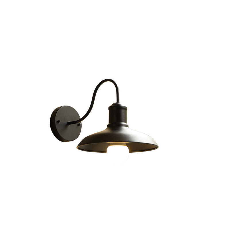 Lámpara de pared exterior curva de hierro impermeable Retro Loft Dome 1 luz | Brehn