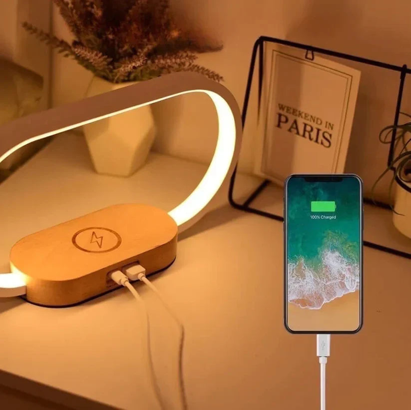 LuminaTech – Lámpara elegante con carga inalámbrica y reloj incorporado