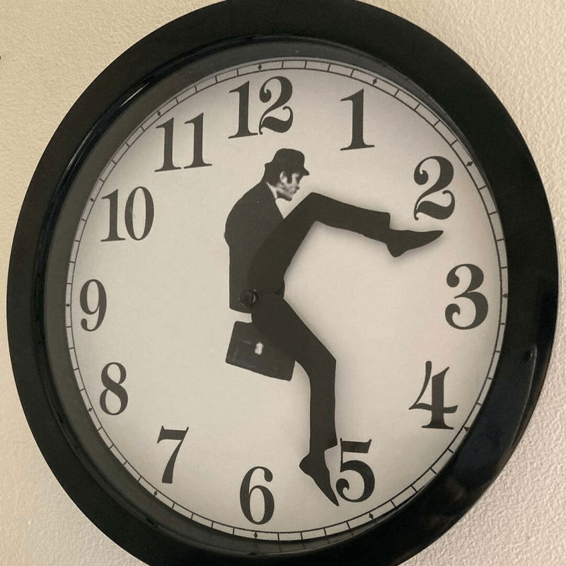 Reloj de Pared del Ministerio de Caminatas Ridículas