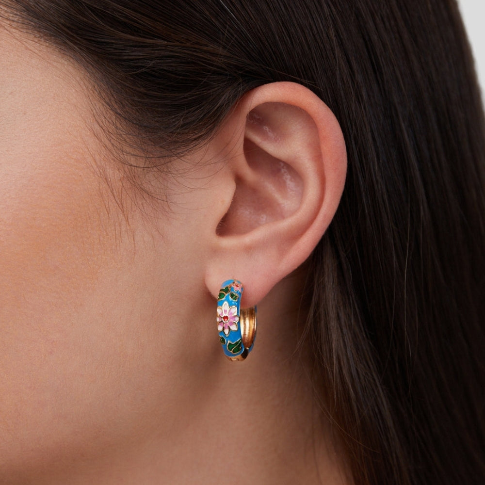 Fiona - Aros delicados con vibrantes detalles florales y diseño redondo
