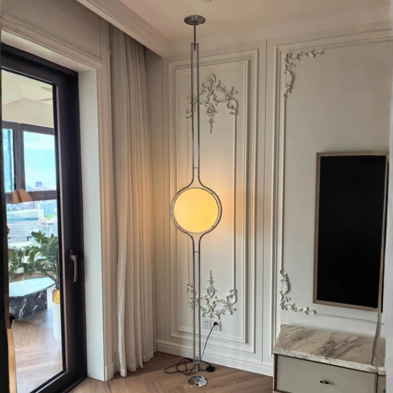 Orbis Linea | Elegante Lámpara de Pie Moderna de Cromo para Decoración de Sala
