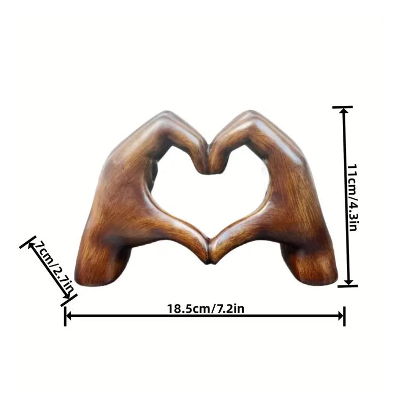Escultura en Forma de Corazón: Arte Moderno con un Toque Romántico