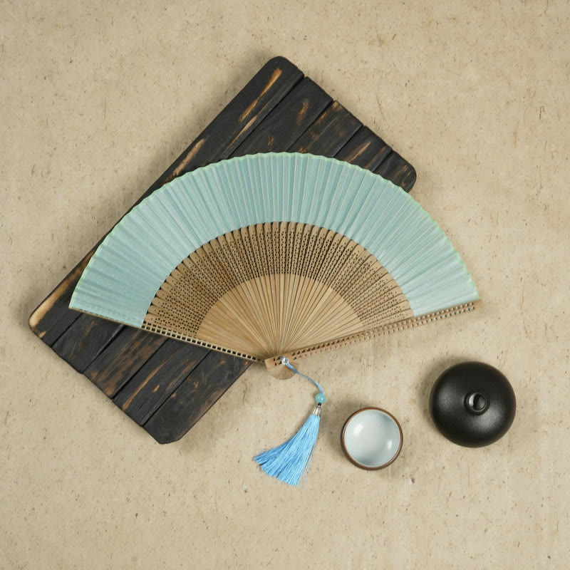 Abanico de Bambú y Seda – plegable, con borla