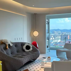Orbis Linea | Elegante Lámpara de Pie Moderna de Cromo para Decoración de Sala