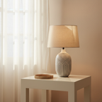 Lumera | Lámpara de Mesa Escultural de Cerámica Blanca Elegante para Sala de Estar