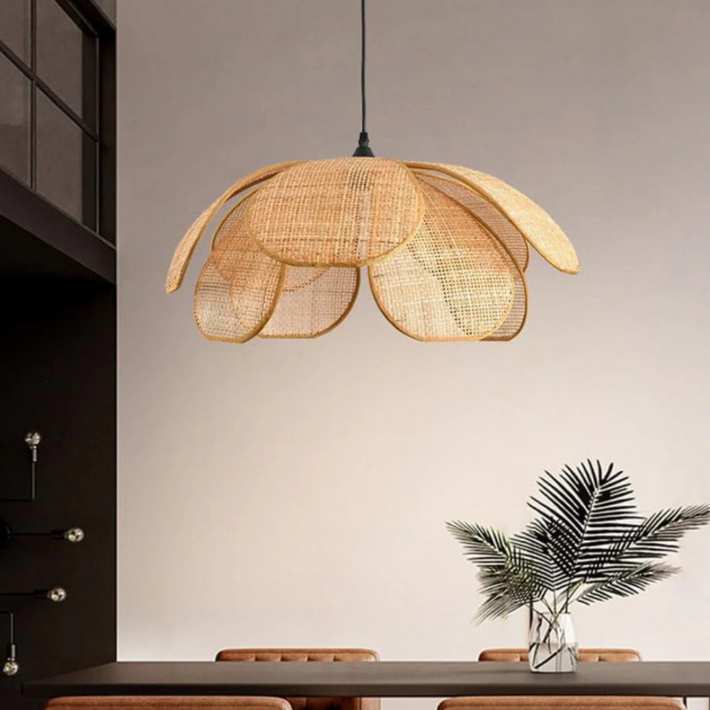 Serava | Lámpara colgante en forma de flor de ratán