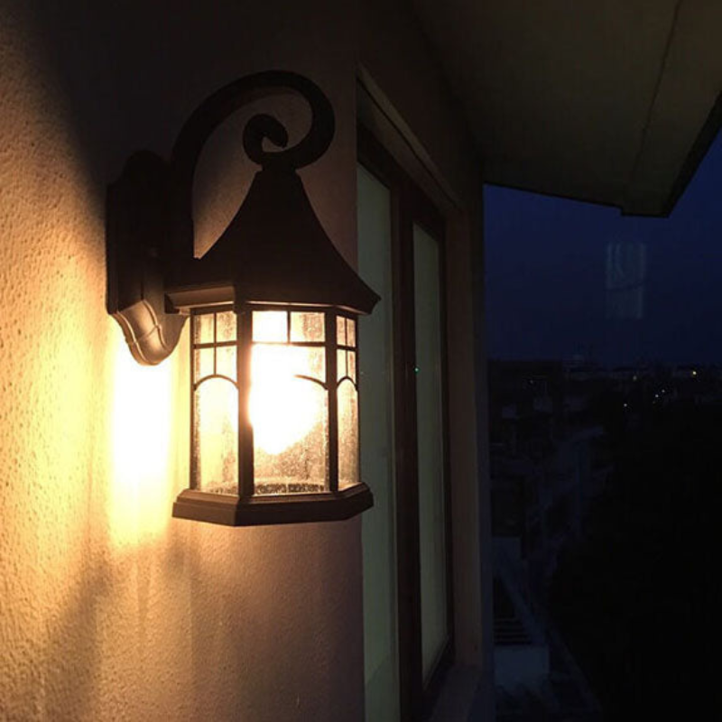 LanternLume – Lámpara de Pared Exterior Retro Europea