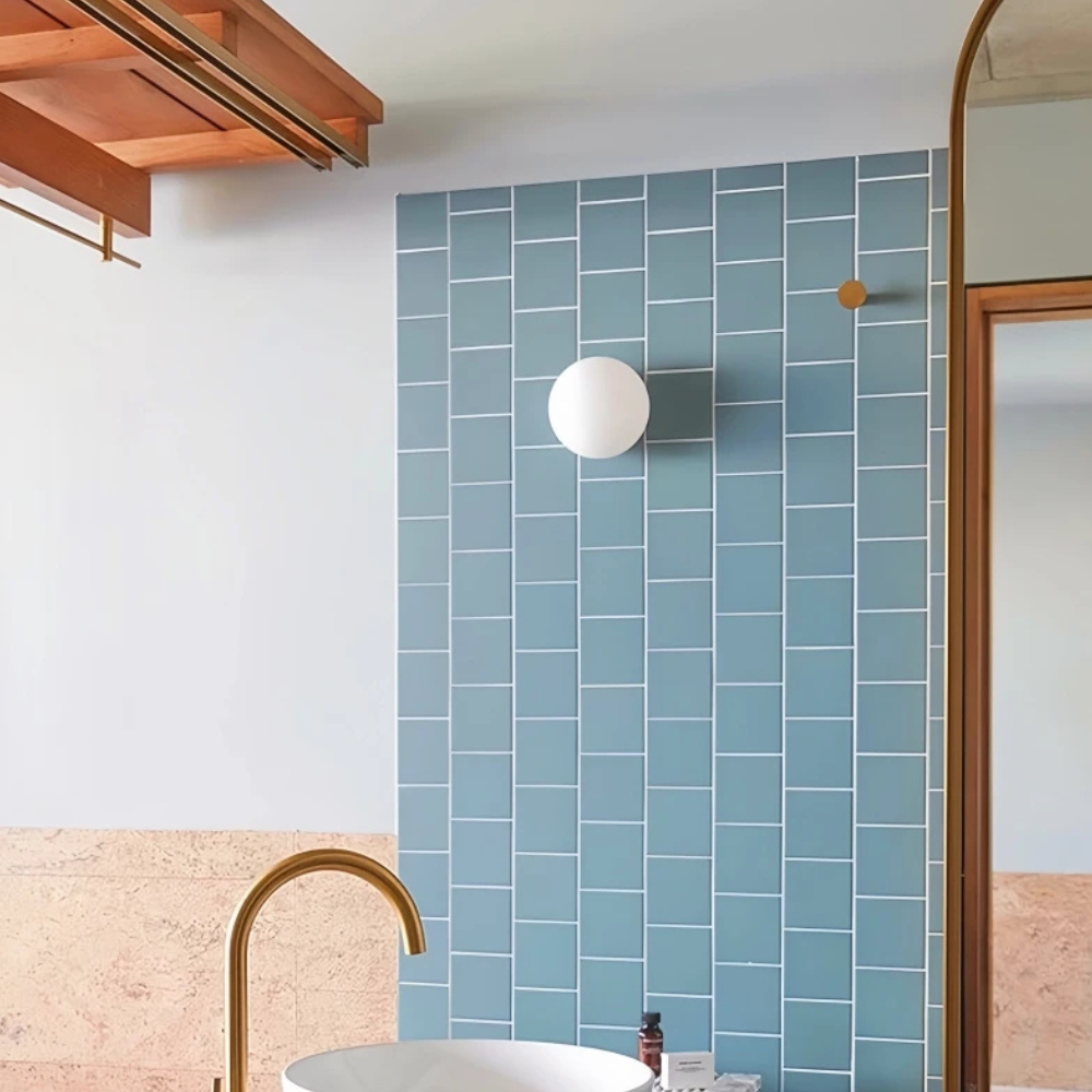 Luz de Pared Solsticio - Aplique de Vidrio Esmerilado Moderno para Interiores Minimalistas