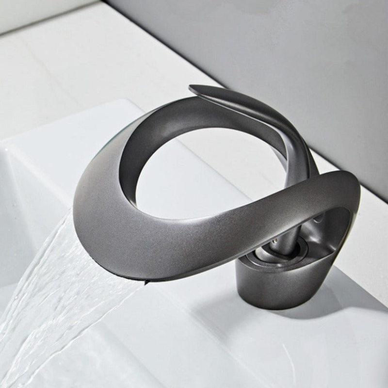 PureFlow – Grifo de baño curvado moderno con salida de cascada
