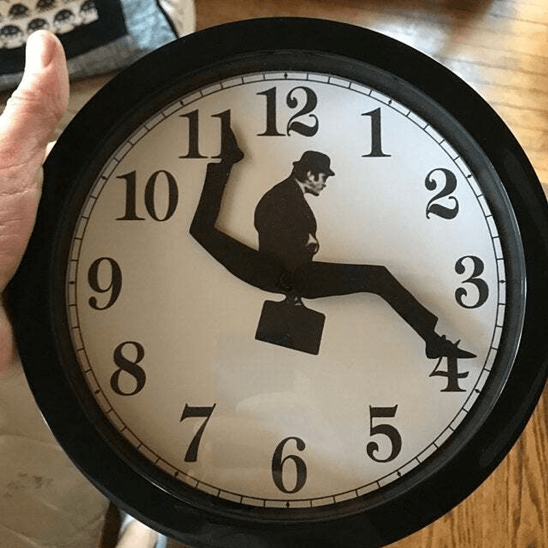 Reloj de Pared del Ministerio de Caminatas Ridículas